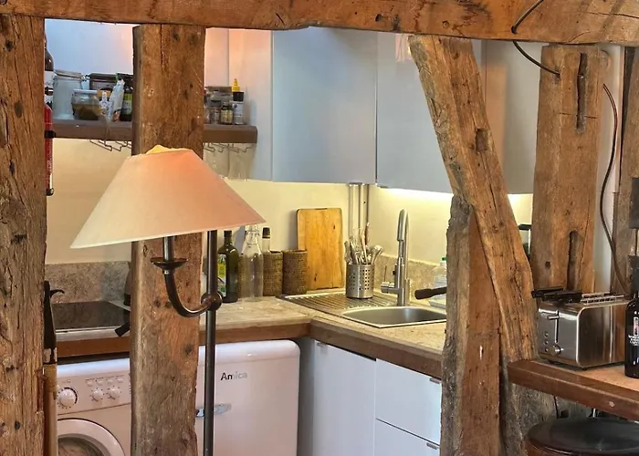 Artist's Loft - View Of Notre Dame *